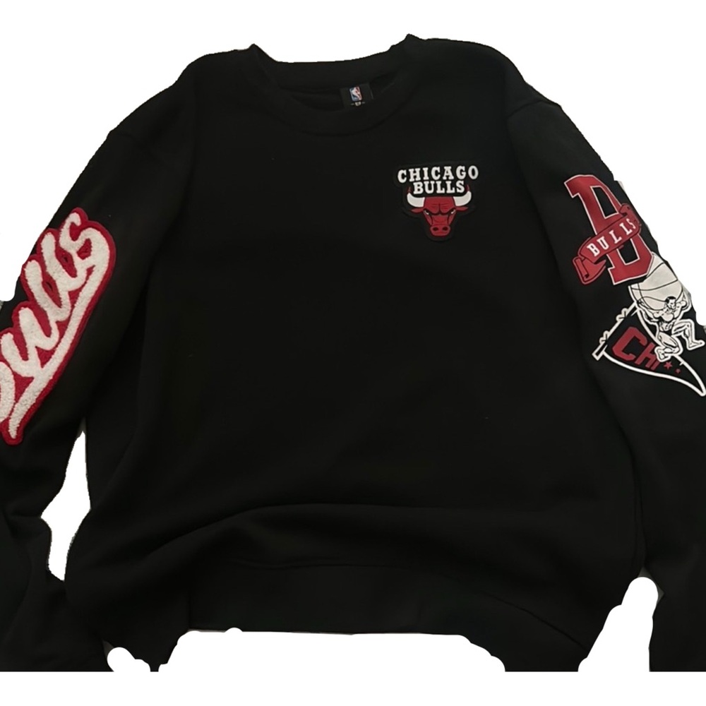 NBA Chicago Bulls Black and Red Crewneck Sweater